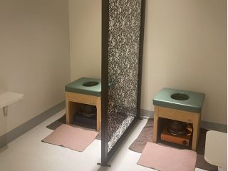 伊吹山のよもぎを使用し、椅子の造りにもこだわっています。