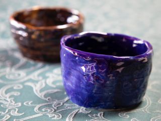 手びねり(紐づくり)にて。味わいのあるオリジナル作品が作れますよ♪