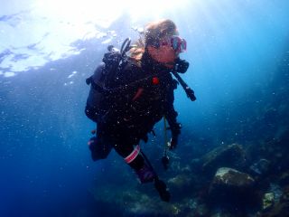 初めての水中でもしっかりサポート致します。水中を自由にしっかり自分のペースで。