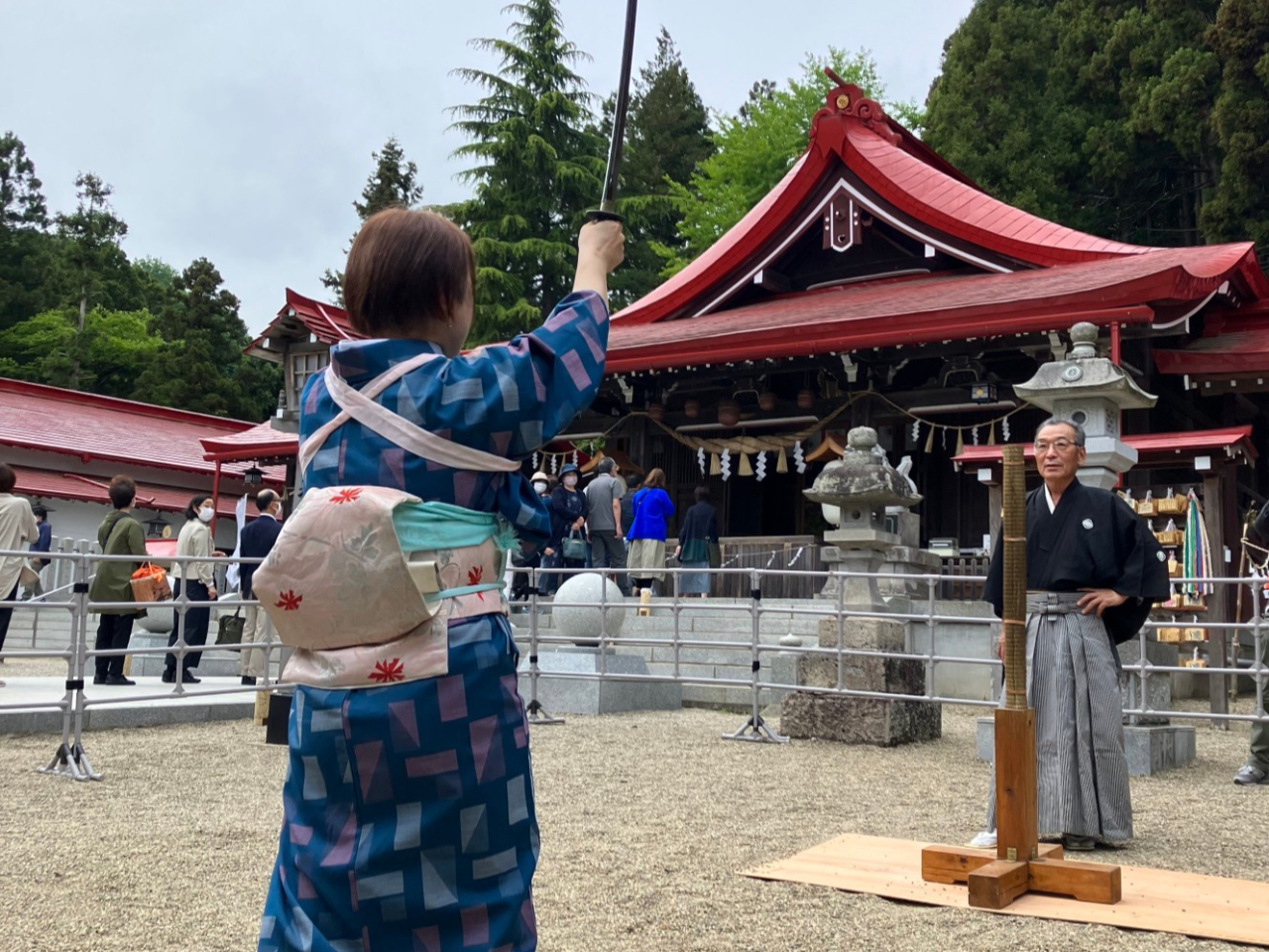 本殿前での体験