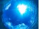 水中から見上げる太陽!! 自然に浸かる非現実のような世界