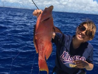 赤い魚の高級魚釣れました!