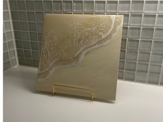 画材パネルにオリジナルの色を載せて波アートを施しました。硬化後、後日取りに来ていただくか、郵送でのお届けとなります。