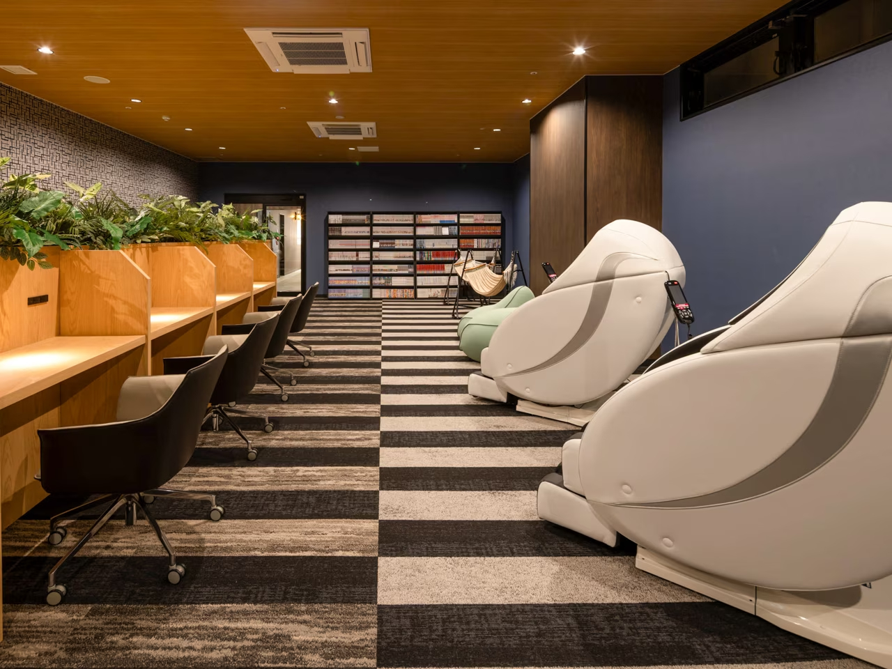 �T�E�i��ɐS�Ƒ̂�������Ƃ��ł��郌�X�g�X�y�[�X�ł���}�b�T�[�W�`�F�A��n�����b�N�ŁA�����œǂݕ���̎�ޖL�x�Ȗ����d�q���ЃT�[�r�X�����p�ӂ��Ă��܂���