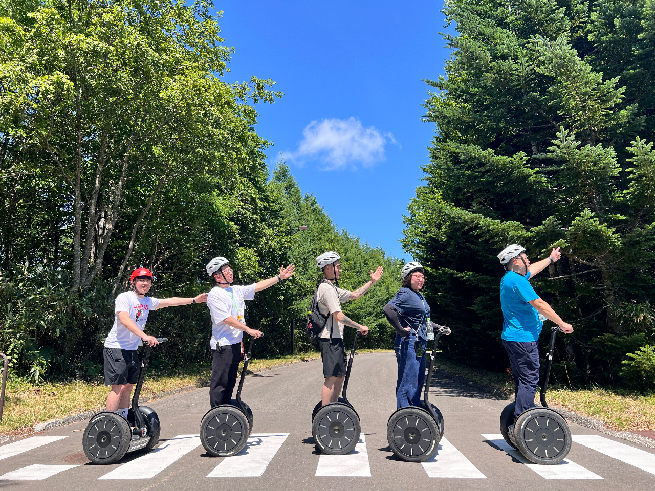 横断歩道も渡ります