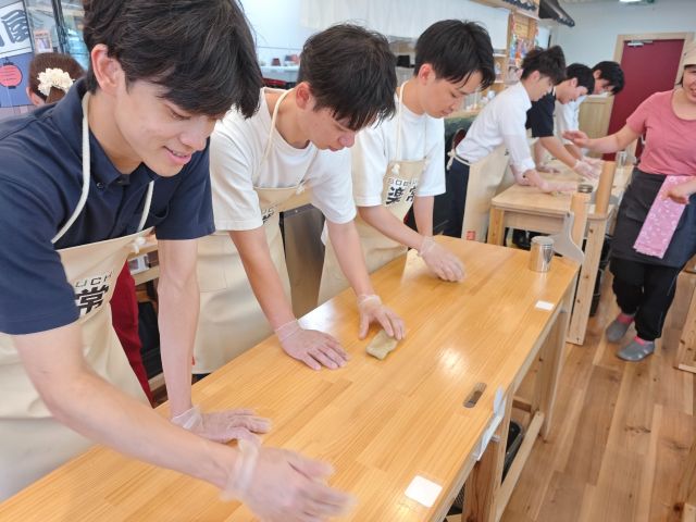 みんなで同じものを作るものづくり体験が結束を強めます