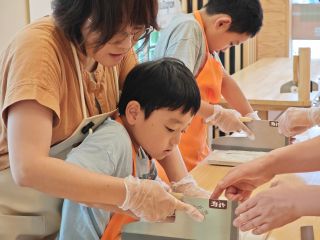 食べ物を作って食べるという食育の見地からも良い体験となります。