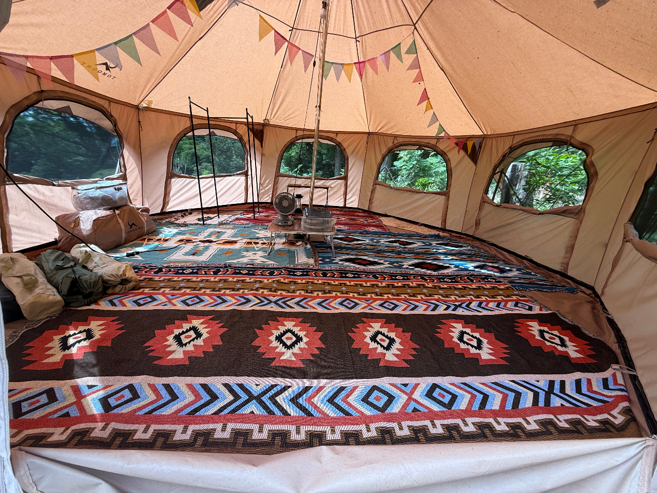 segTCgtegɐQ܂e[uE֎qA@i~͓dCXg[ujȂǁApӂĂ܂B