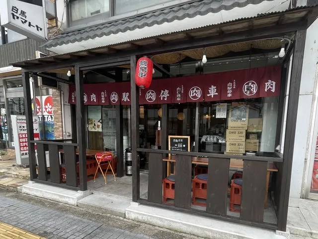 nwk1̓wԂƂX̉łBkɃRCp[LO܂B