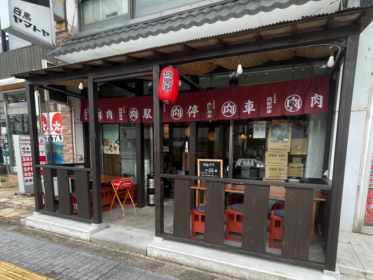 nwk1̓wԂƂX̉łBkɃRCp[LO܂B