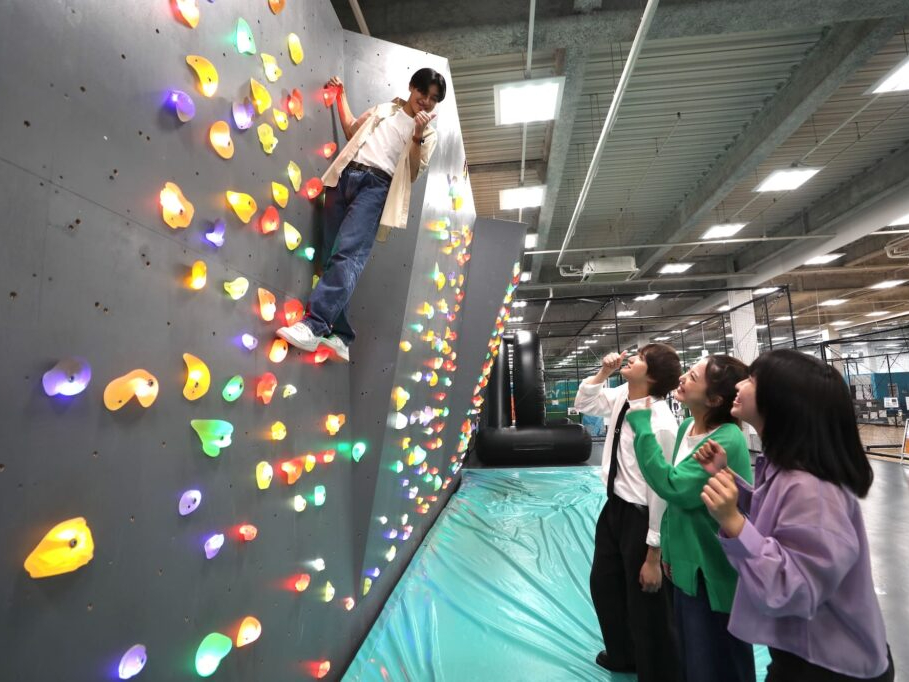 今話題のボルダリングも!