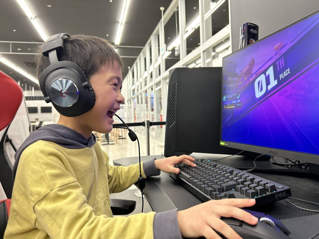 �v���Q�[�}�[�̂悤�Ȗ{�i���ŃQ�[�����v���C�I