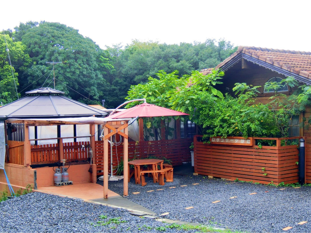 木のぬくもりを感じるログコテージはたで自然を満喫♪