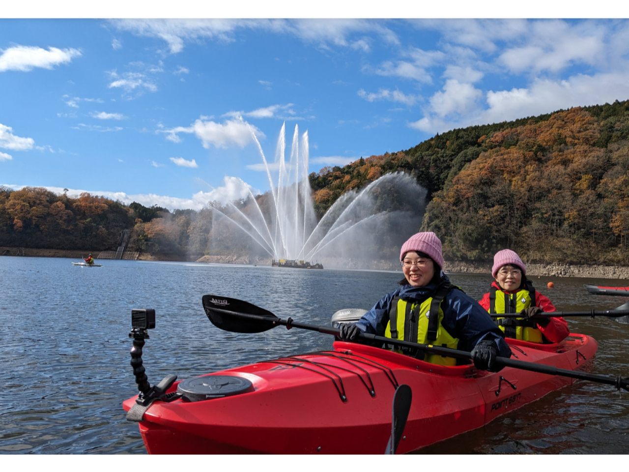 三次市三良坂町】虹色の噴水に輝くハイヅカダム湖でのカヤック