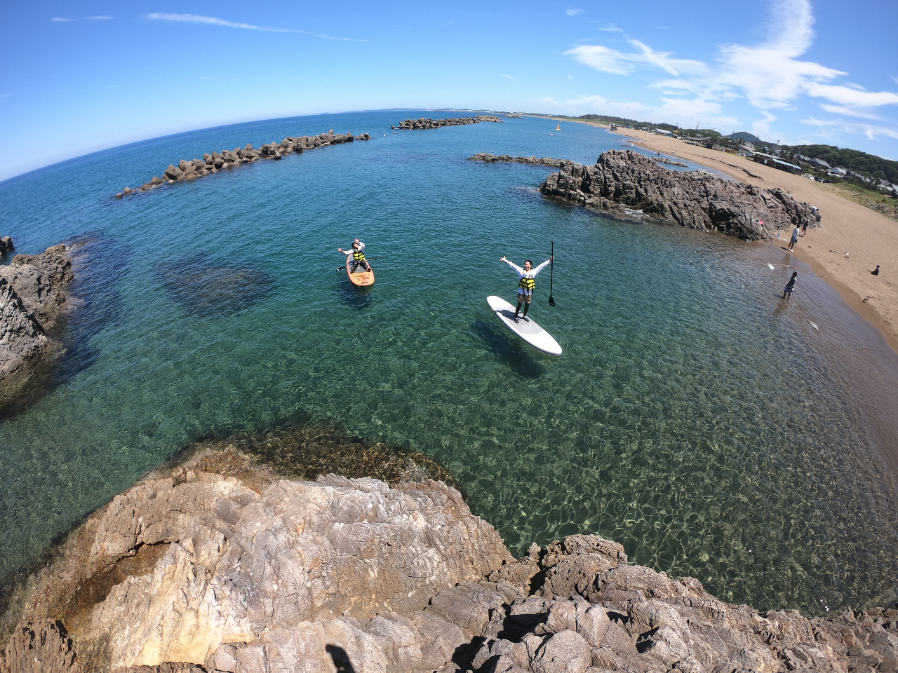 海の家が立ち並ぶ、海水浴場内での体験です