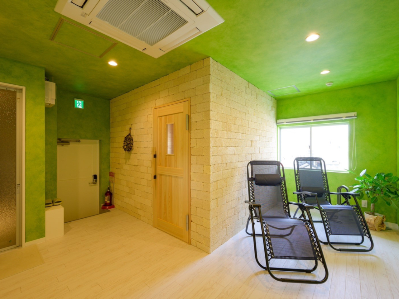 【90分コース】完全プライベートで関西で唯一の「ヘンプサウナ」と開放的な屋上外気...