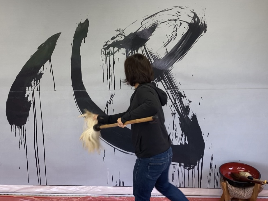 えェー!本当に初めて?! 既に書道はフィットネス!!!