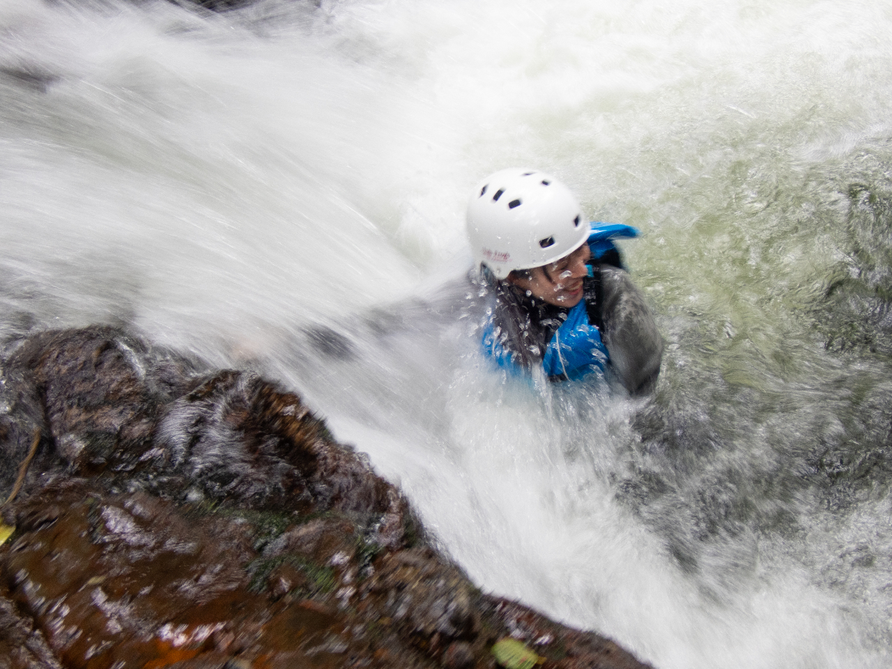 滝の正面から!これこそシャワークライミング!