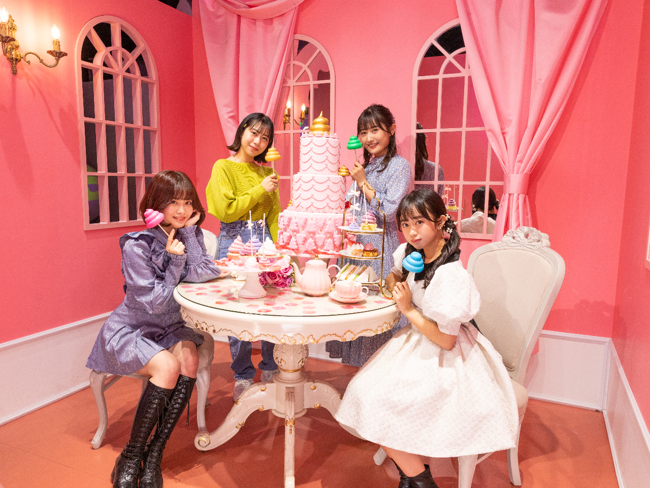 〜ウンスタジェニックエリア〜飛び交うシュールなうんこやカラフルに光り輝くうんこなど、さまざまなうんこを撮影してみましょう♪