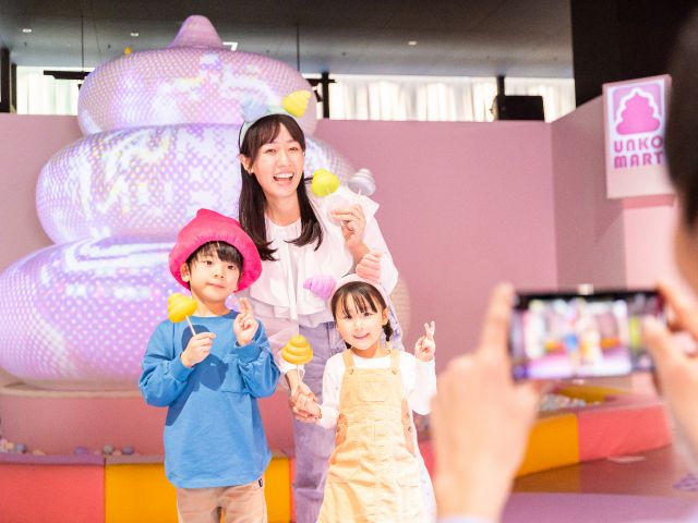 \★お子様づれにもおすすめ★/地面に映し出されたうんこを踏んづける体感ゲームや、レトロなクソゲーお子様連れが楽しめるゾーンもございます☆