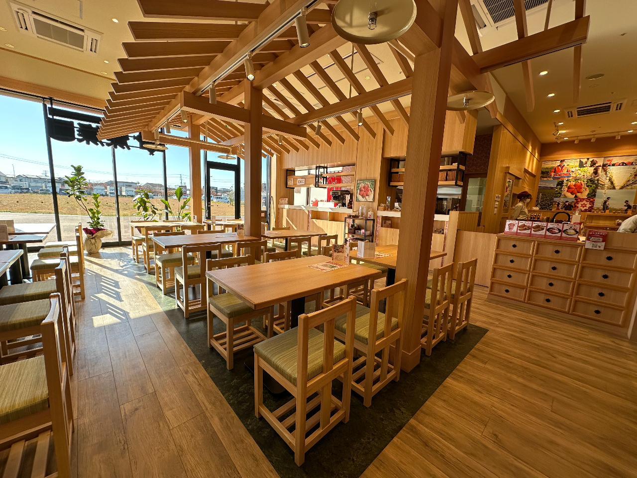 カフェの店内でもごゆっくりお過ごしいただけます♪