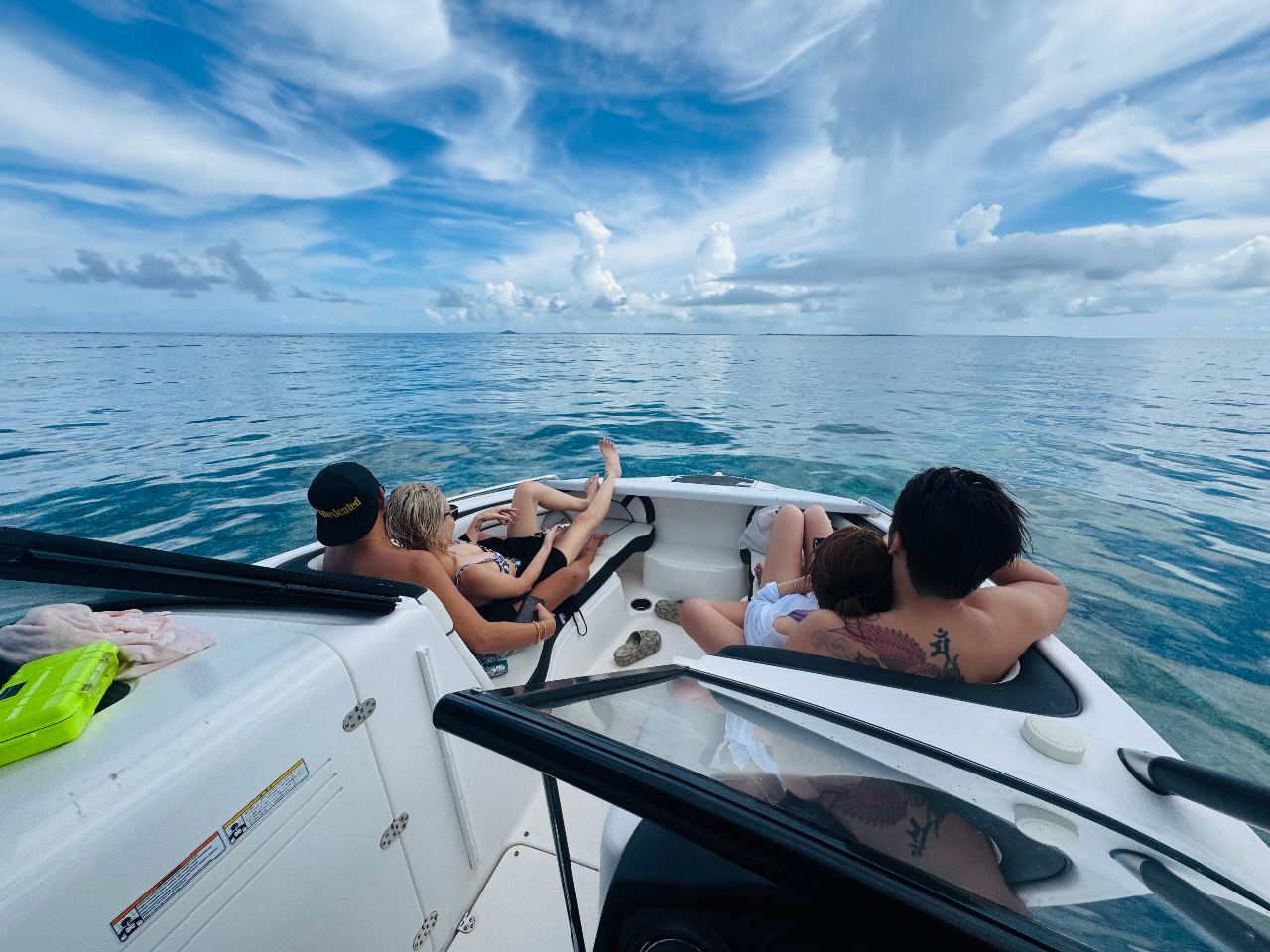 宮古島の最高の海を、豪華貸切ボートツアーで楽しもう