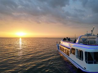 時間を忘れる感動的なサンセットタイム。日常から少し離れて穏やかな時間をお過ごしください。