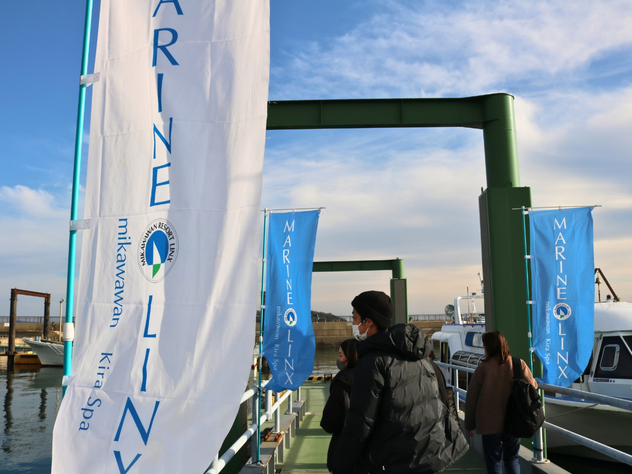 �V���܂ł͏W���ꏊ�̃z�e�����o�X�ňړ����܂��B�i5���قǁj