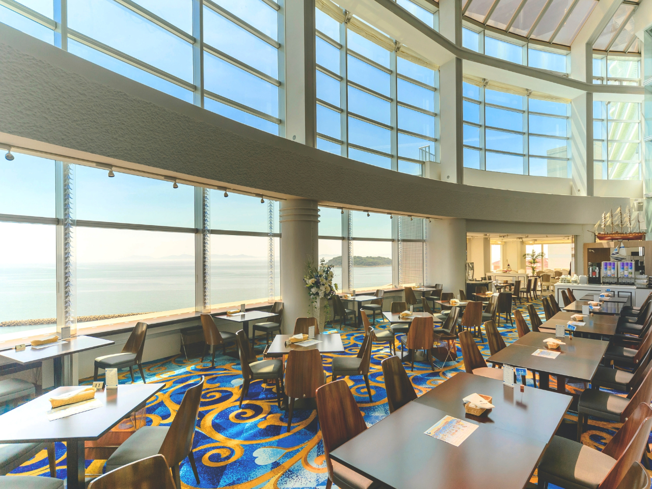 ze`wxCu[x@ڂ̑OɍLO͘pBƗz˂ɕ܂Ė키̃`^CB