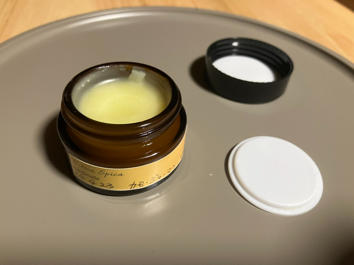 メンタム缶かガラス容器のいずれかでお作り頂けます。