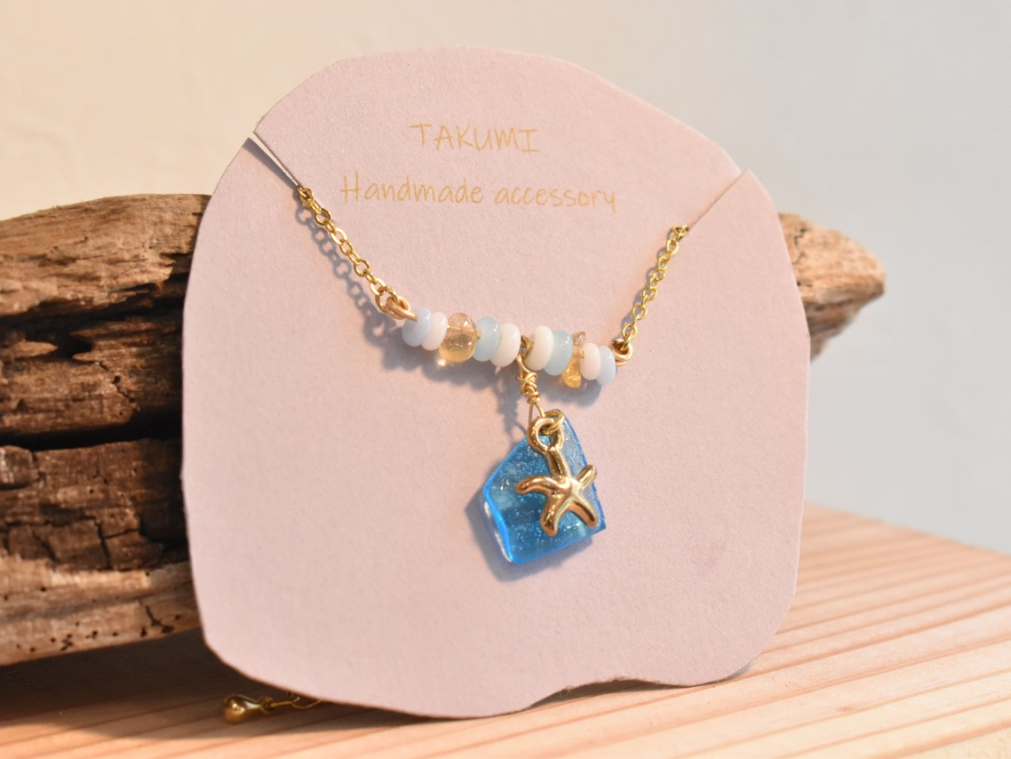 色やデザインは無限大! 琉球ガラスのパーツは唯一無二の1点もの! その時に巡り合ったガラスパーツで世界に一つのアクセサリーに!