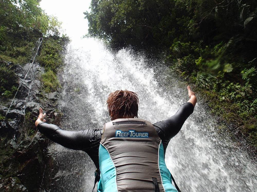 やんばる「ター滝」でガイド貸切1組プライベートツアー【沖縄本島