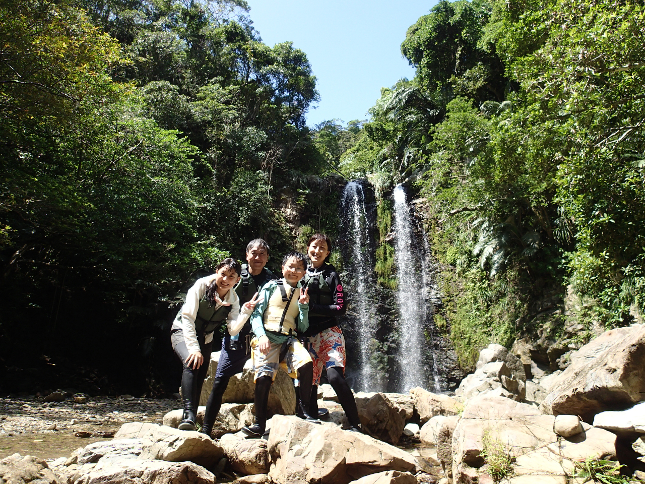 沖縄やんばる「ター滝」でガイド貸切1組プライベートツアー【7-9月平日