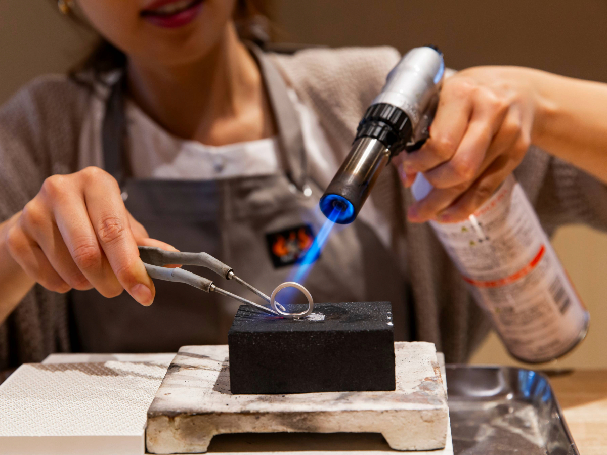 Et͂񐬌`AƂ܂ł̂قƂǂ̍HgōsĂ܂