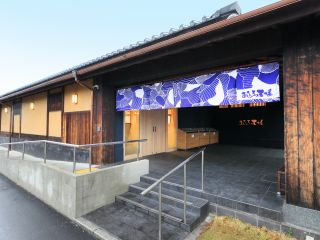 岩盤浴、ゆったり過ごせる有料スペース(時間制限なし)、約6000冊のコミックに様々なジャンルの雑誌が読み放題なのに加え、フリードリンク付き!