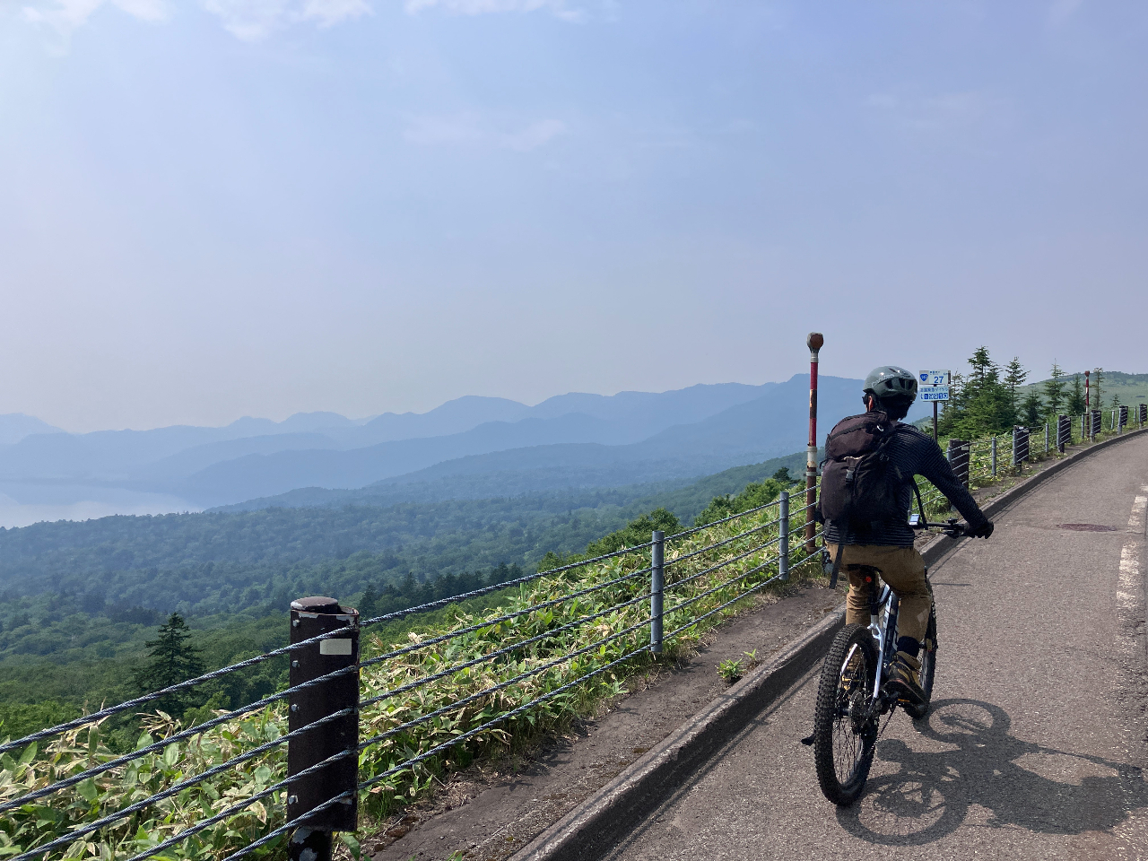 ʐ^ł͓`ȂΘH΂̑s傳Б̊Ă