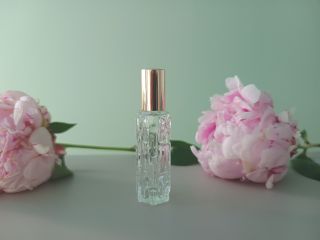 10mlのネイル&ハンドオイルをお作り頂けます。髪の毛にも香りのケアオイルとしてもお使い頂けます