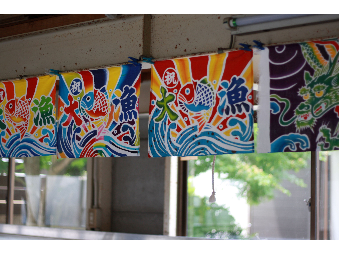 職人も使っている刷毛(ハケ)で染めていただきます♪
印染ならではの染め方を体験できます!