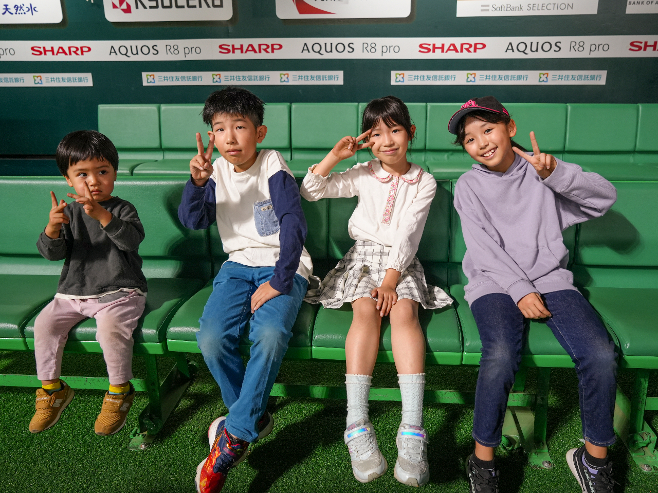 実際、選手が座っている3塁側ベンチにも入れるよ!