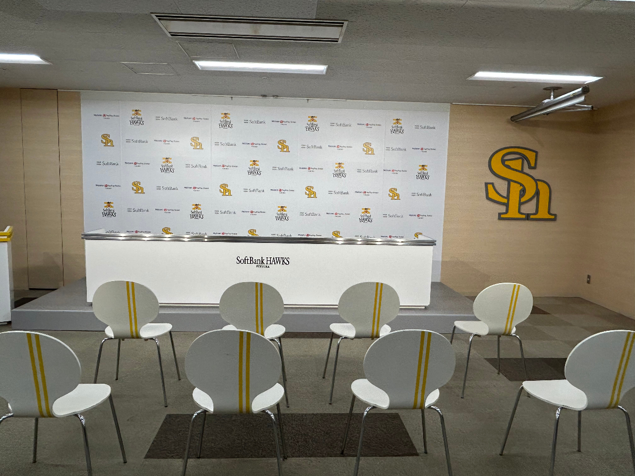 【記者会見室】