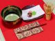 美味しいお抹茶は宇治産。和菓子は季節によって最適なお菓子を選んでいます。