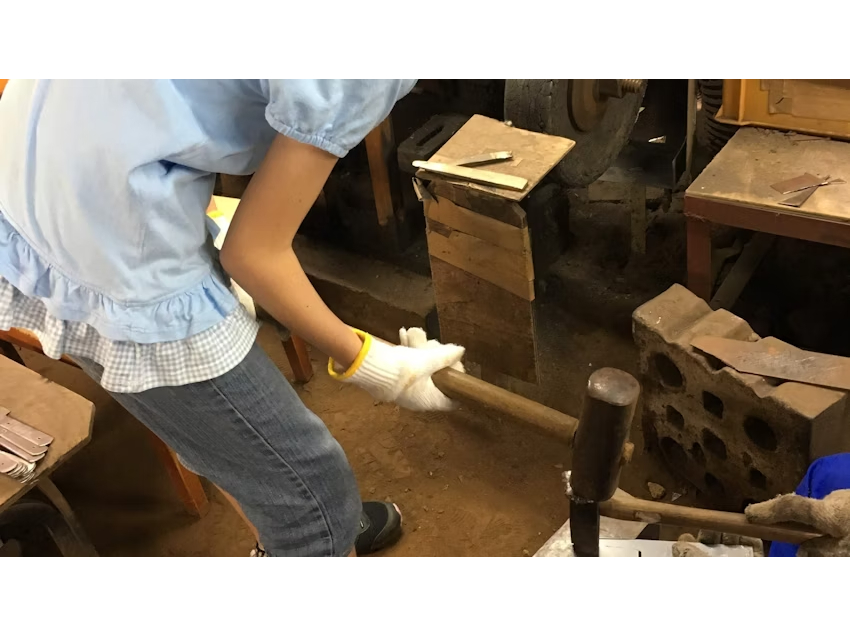 ق 傫ȃn}[ƃ^KlgA̑܂Ȍ`ɐ؂܂Bn}[͑傫̂ŗ͂̂Ȃql͐e䂳ƈꏏɃn}[UĒ܂B