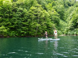 ゆったりと湖を漕いでゆきます♪