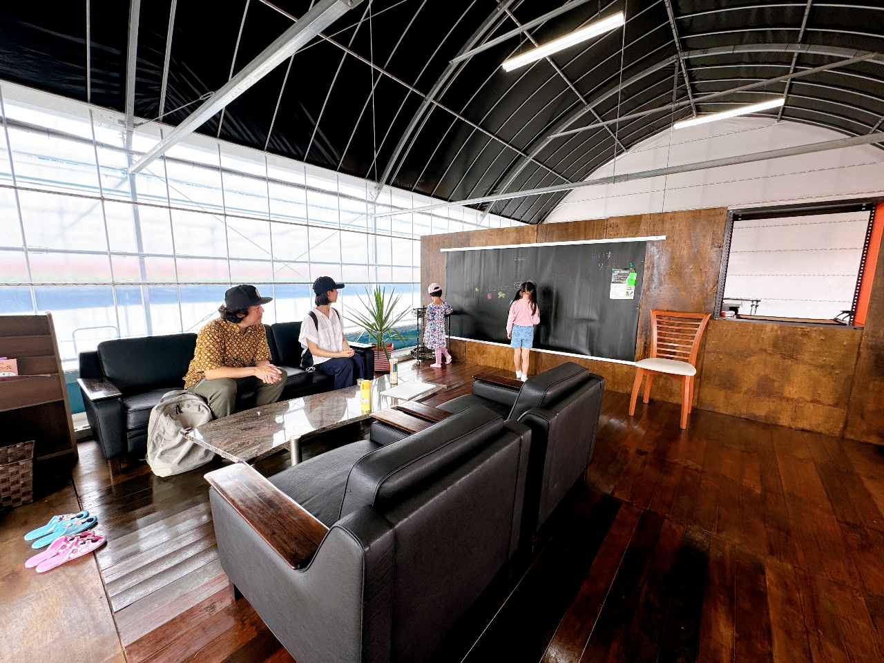 xeXy[XŐHׂ邱Ƃł܂Bql̗R[i[ݒuB