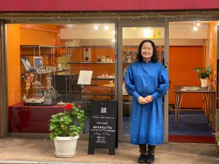 スクールエントランスと講師