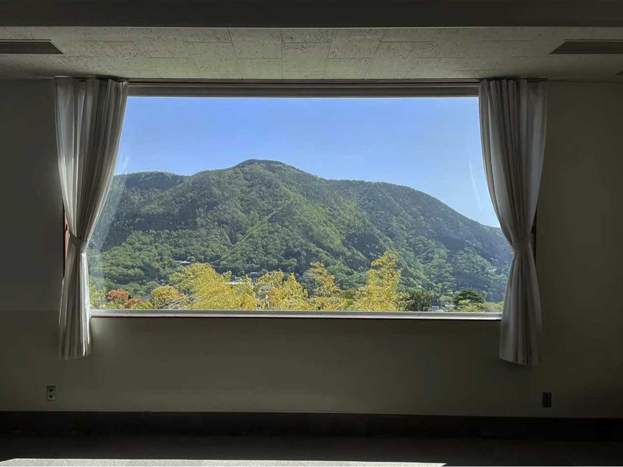 ̐pAQKr[͑傫ƂA璭߂뉀u_勽vƔO֎R͋G߂⎞ԂɂĎςAꖇ̊Ĝ悤łB