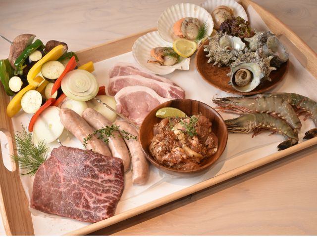 BBQ食材は地場産にこだわり、お野菜をはじめ、お肉は同じ業態の中でも特別良いものを使用してます。詳しくは、ご説明に記載してるメニューをご確認ください。