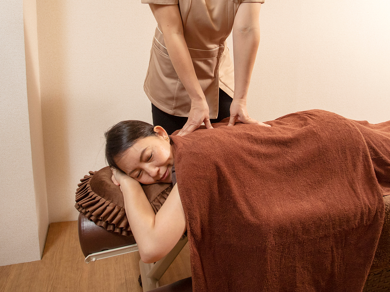 【オプションメニュー】個室にてボディケア 旅の疲れを癒し姿勢改善へと繋げます☆不眠の方にもおすすめです。写真(横浜店)
