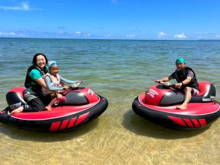 海上をスイスイ移動できる楽しいアクアクルーザー♪今帰仁のきれいな海でお楽しみください♪