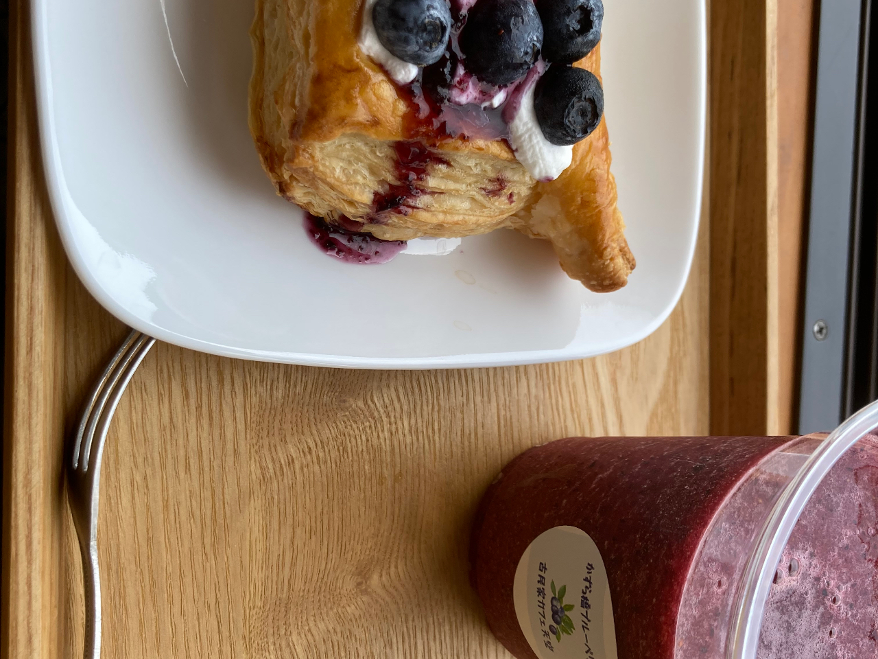 �X���[�W�[��u���[�x���[�p�C�A�u���[�x���[�A�C�X�Ȃǃu���[�x���[���g�����X�C�[�c��n���H�ނ��g�����s�U�Ȃǂ��D�]�ł��B